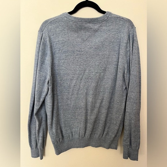 TOMMY Hilfiger v-neck top in excellent condition - Picture 3 of 4